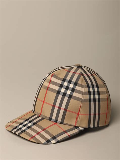 cappello burberry uomo falso